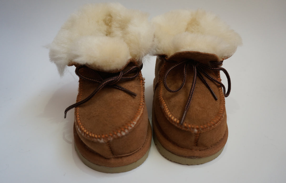 Sheepskin deals moccasin boots